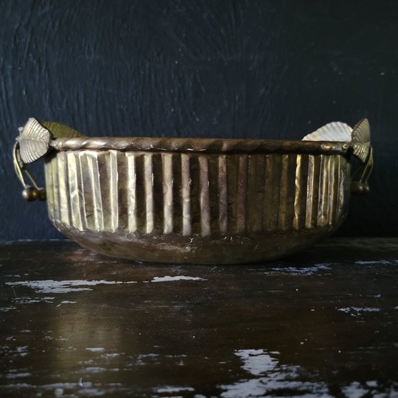 Vtg Hammered Brass Bowl / Dish with Brass Cherry Handles, Brass Planter - Picture 4 of 7